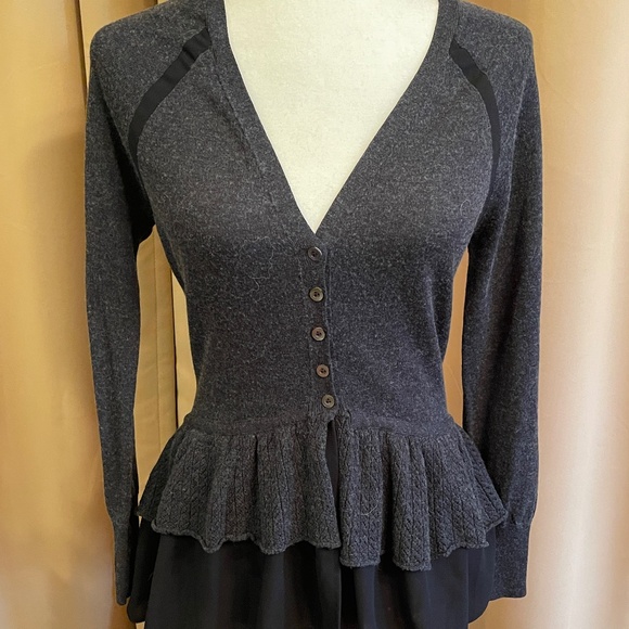 Anthropologie Knitted & Knotted Grey V Neck Peplum Cardigan Sweater Size XS - Picture 1 of 14